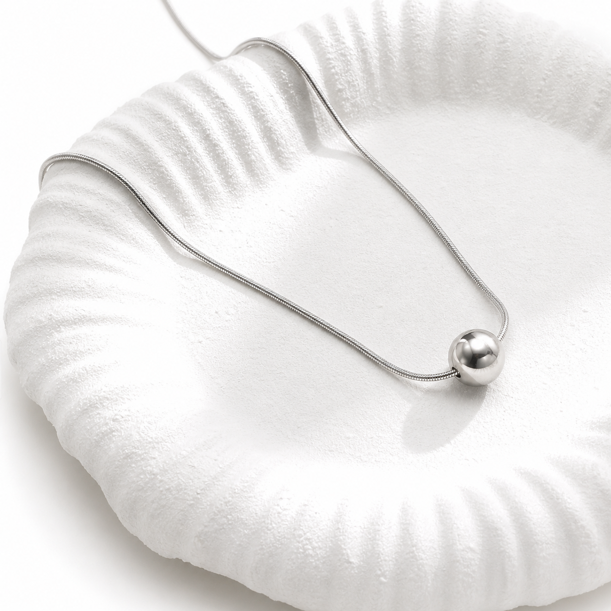 Collar bolita unica